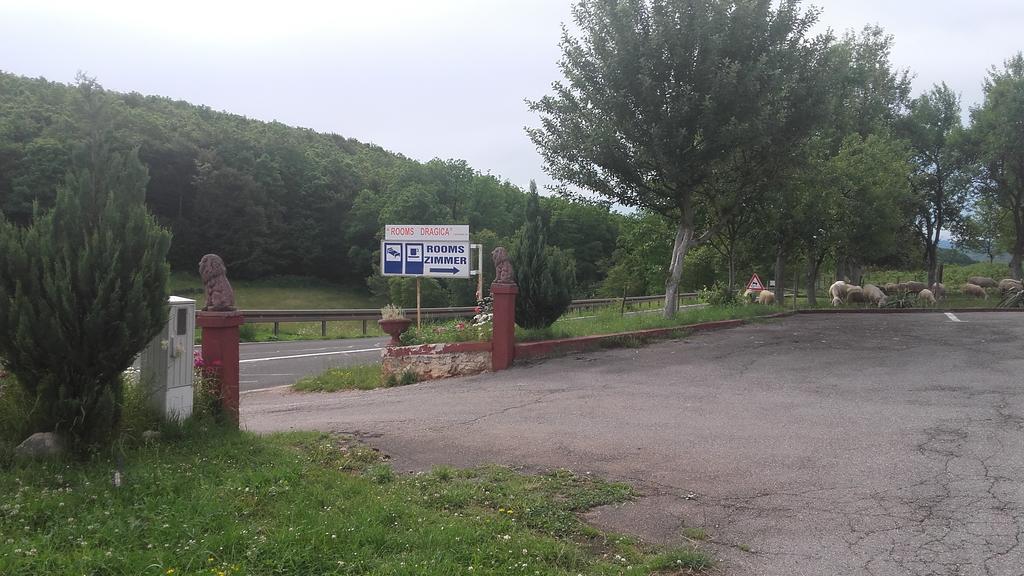 Rooms "Dragica" Otočac Zewnętrze zdjęcie